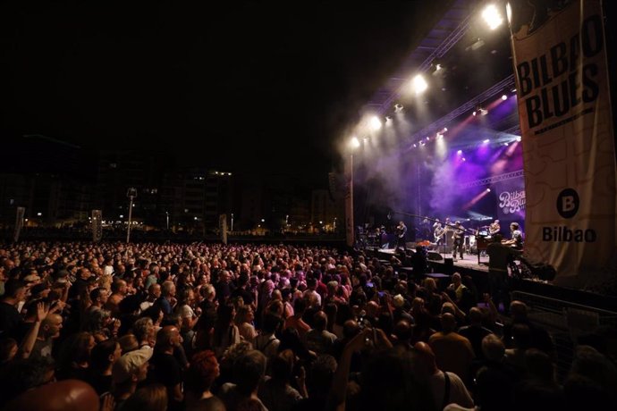 Más de 65.000 personas asisten a los conciertos programados en el Arenal del Bilbao Blues Festival