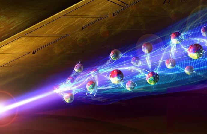 Los átomos son polarizados por el haz de luz y comienzan a atraerse entre sí.