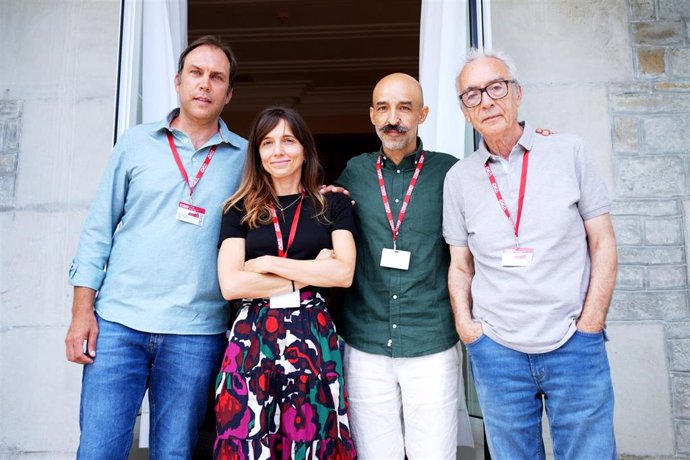 De dcha a izda los escritores  Juan José Millás,  Jesús Carrasco y Laura Ferrero, junto al psicólogo Raúl Gómez, que participoan en un curso en la UIMP