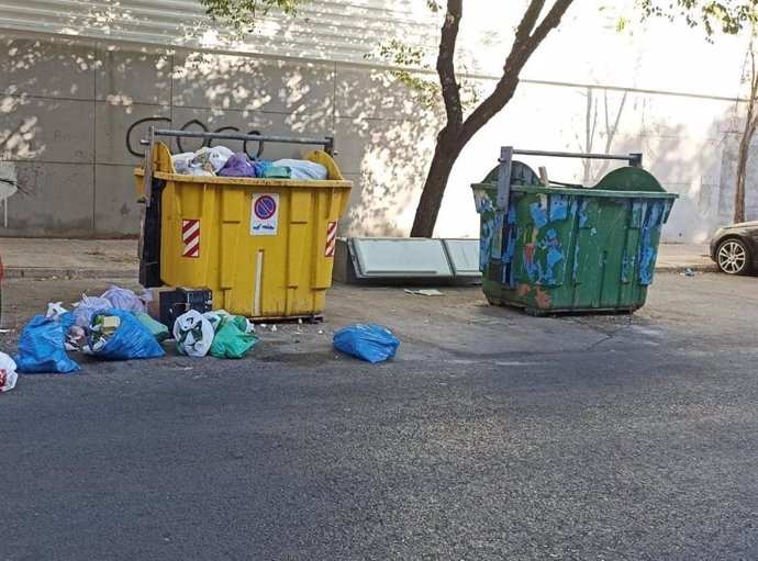 Contenedores en el barrio Guadalquivir.