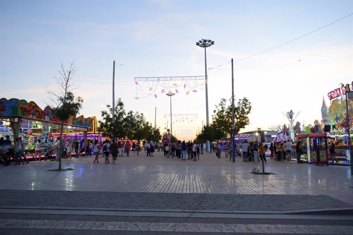 Archivo - Atracciones de feria en Lucena, en una imagen de archivo.