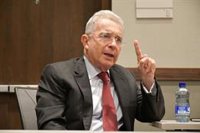 La Fiscalía de Colombia pide archivar la investigación contra el expresidente Álvaro Uribe