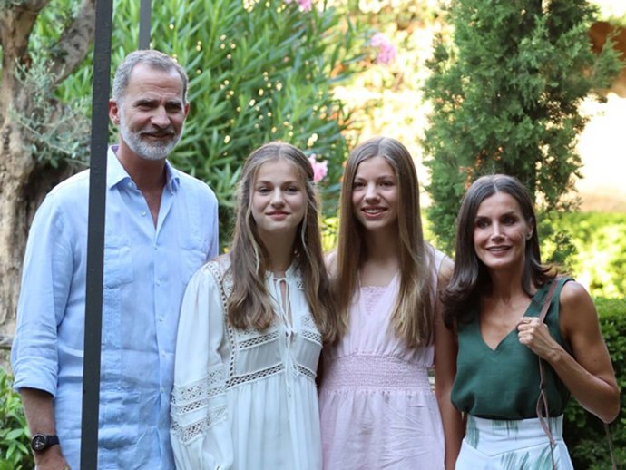 Los Reyes, la Princesa Leonor y la Infanta sofía en la Cartuja de Valldemossa