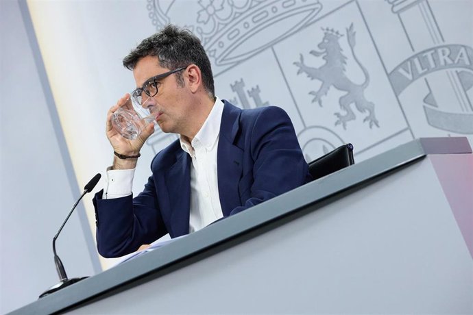 El ministro de la Presidencia, Relaciones con las Cortes y Memoria Democrática, Félix Bolaños, interviene en una rueda posterior al Consejo de Ministros en el Complejo de la Moncloa, a 1 de agosto de 2022, en Madrid (España). El Gobierno ha aprobado un 