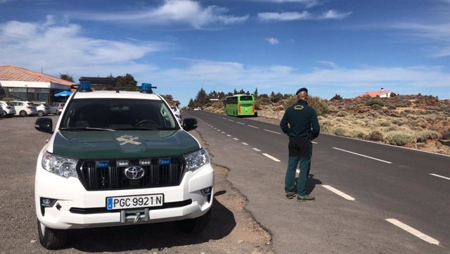 Archivo - La Guardia Civil establece un dispositivo de seguridad en las vías de acceso al Parque Nacional del Teide