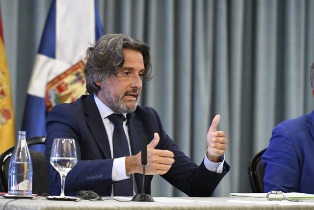 Archivo - El presidente del Parlamento de Canarias, Gustavo Matos