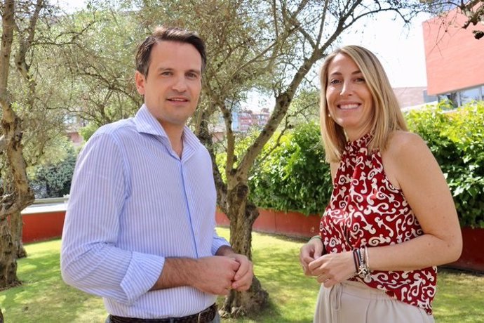 María Guardiola con el secretario general del PP de Extremadura, Abel Bautista