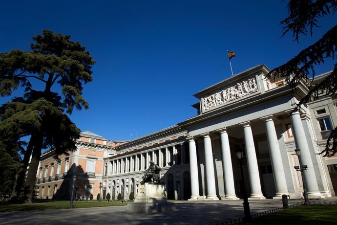 Archivo - Fachada del edificio Villanueva del Museo del Prado, puerta de Velázquez