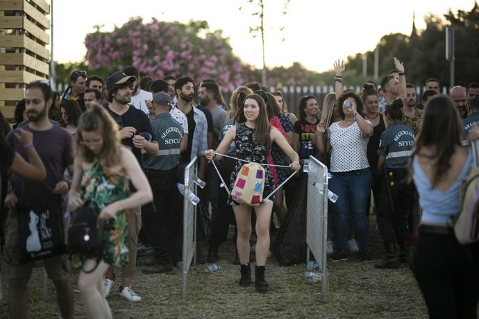 Archivo - Festival Interestelar Sevilla. Ambiente del público en el segundo día del festival.