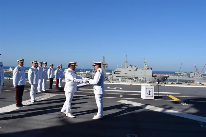 El contralmirante Gonzalo Villar ha tomado posesión en la mañana del pasado uno de agosto de su mando como nuevo Comandante Jefe del Grupo de Proyección de la Flota