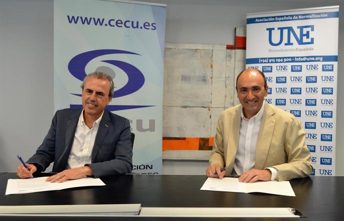 Firma de acuerdo de colaboración entre UNE y CECU