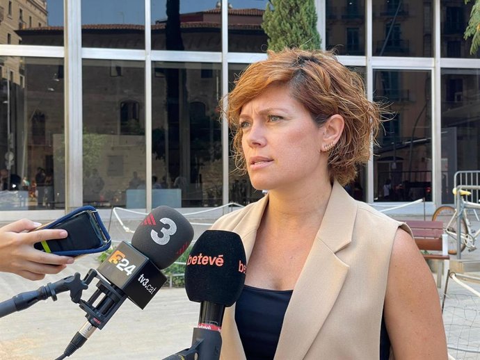 La concejal del grupo municipal de ERC en el Ayuntamiento de Barcelona, Elisenda Alamany, en una atención a los periodistas este martes.