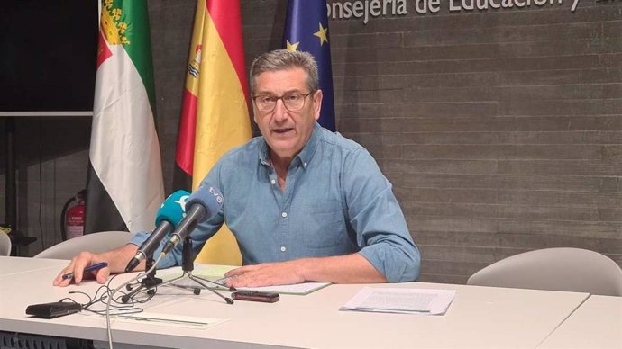 El secretario general de Empleo, Javier Luna, valora los datos del paro en Mérida