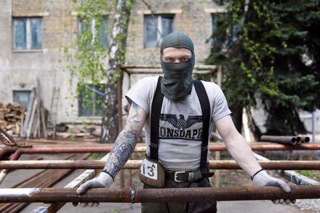 Archivo - Voluntario del Batallón Azov en un centro de entrenamiento en Kiev (imagen de archivo de 2015).