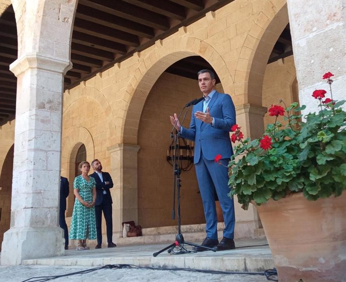 El presidente del Gobierno, Pedro Sánchez, en el Palacio de la Almudaina.