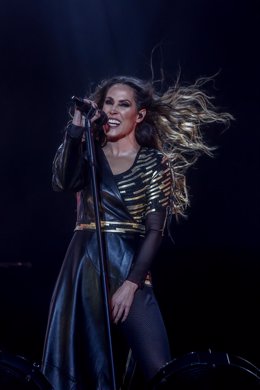 Archivo - La cantante Malú durante un concierto en el WiZink Center, a 12 de mayo de 2022, en Madrid (España). - ARCHIVO