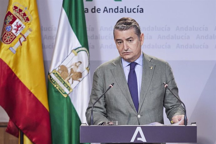 El consejero de Presidencia, Interior y Diálogo Social de la Junta de Andalucía, Antonio Sanz, durante la rueda de prensa tras el Consejo de Gobierno Andaluz en el Palacio de San Telmo, a 2 de agosto de 2022 en Sevilla (Andalucía, España).