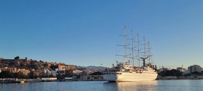 Crucero Wind Surf, en el puerto de Almería, el pasado abril