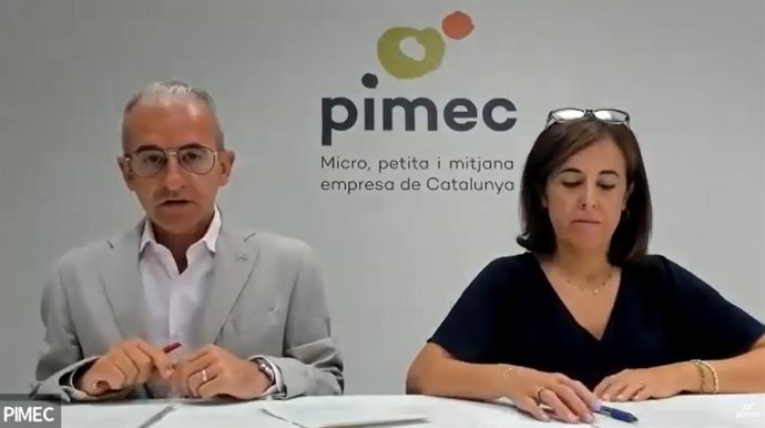 El secretari general de Pimec, Josep Ginesta, i la directora de l'rea de Treball de la patronal, Sílvia Miró