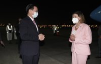 Pelosi aterriza en Taiwán a pesar de las amenazas de China: "La visita no contradice la política de EEUU"