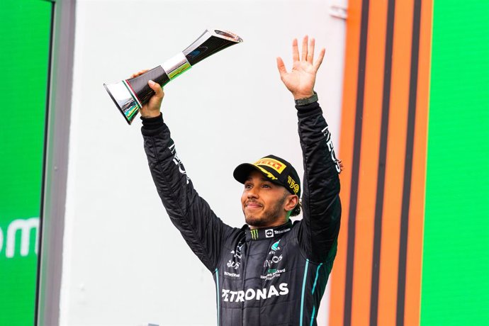 HAMILTON Lewis (gbr), Mercedes AMG F1 Team W13, portrait podium during the Formula 1 Aramco Magyar Nagydij 2022, Hungarian Grand Prix 2022, 12th round of the 2022 FIA Formula One World Championship from July 28 to 31, 2022 on the Hungaroring, in Mogyoro