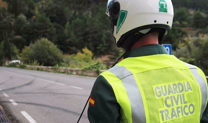 Archivo - Agente de la Guardia Civil de Tráfico 