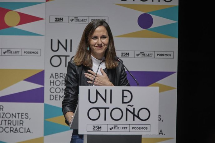 Archivo - La ministra de Derechos Sociales y Agenda 2030, Ione Belarra, en el mitin final de la Universidad de Otoño, organizada por Podemos, en Rivas-Vaciamadrid, a 10 de octubre de 2021, en Madrid (España).
