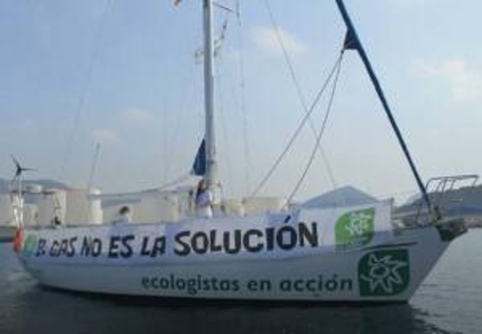 Velero de Ecologistas en Acción en Almería