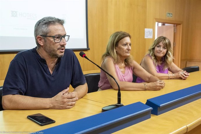 Acto de clausura de los cursos IFEF del Ayuntamiento de Cádiz