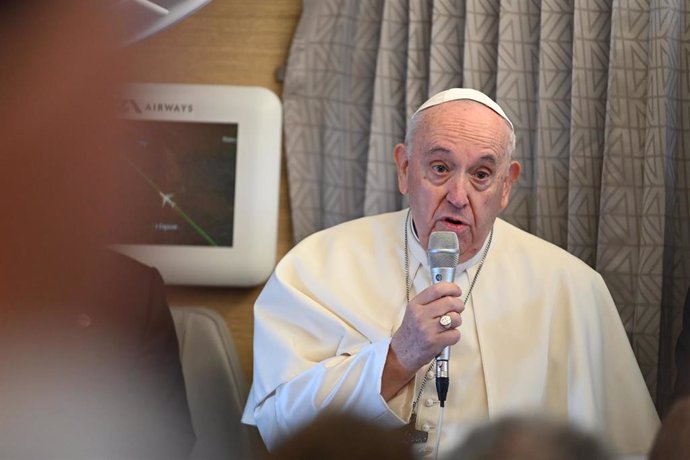 24 July 2022, ---: Pope Francis speaks into a microphone during a flight on his way to Canada, where he is expected to ask for forgiveness after a series of revelations about abuse and violence in institutions run by the Catholic Church. Photo: Johannes