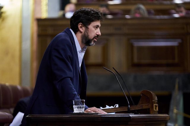 Archivo - El secretario xeral de Podemos Galicia y diputado en el Congreso, Antón Gómez-Reino, interviene en una sesión plenaria en el Congreso de los Diputados, a 23 de noviembre de 2021, en Madrid, (España).