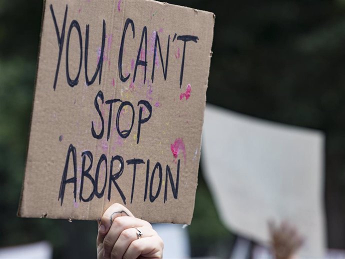 Archivo - Un cartel en una manifestación a favor del aborto en Estados Unidos