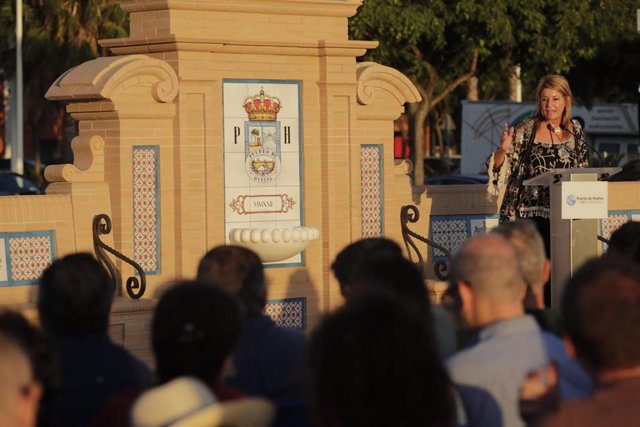 El Puerto de Huelva ha recuperado la Fuente de las Naciones, uno de los elementos más icónicos del patrimonio histórico de la ciudad, tras la inauguración llevada a cabo por Pilar Miranda, presidenta de la entidad  portuaria.