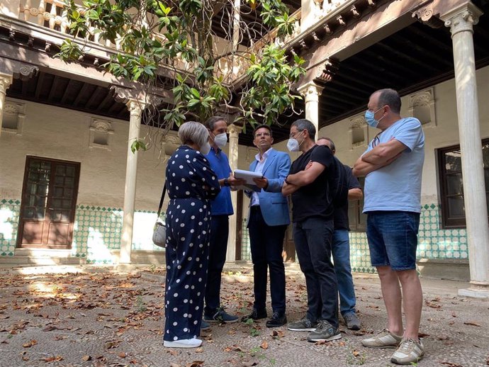 Archivo - El alcalde de Granada, Francisco Cuenca, en Casa Ágreda, hace un año