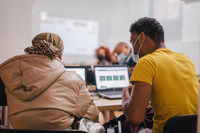 En la primera mitad del año, el programa ha atendido a más de 57.000 personas y ha contribuido a impulsar 810 nuevos pequeños Negocios.