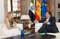 María Guardiola llama a Fernández Vara para trabajar en un "único frente" por el proyecto de gigafactoría en Navalmoral