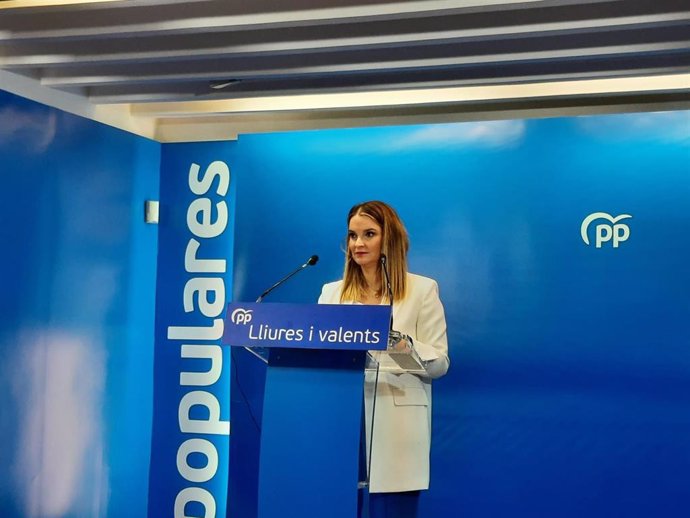 La presidenta del PP de Baleares, Marga Prohens, antes de comenzar la rueda de prensa.
