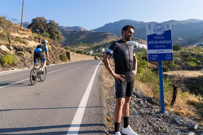 Archivo - Rodaje del reportaje de Eurosport en el alto de Velefique con Alberto Contador