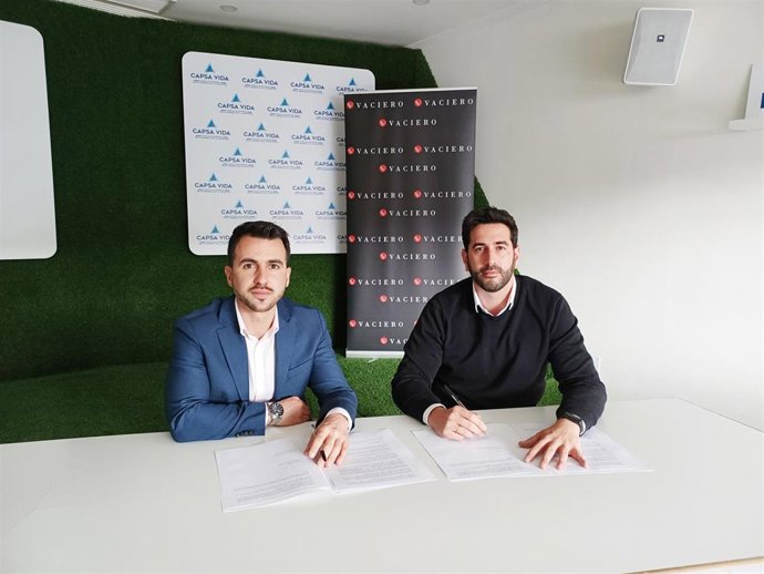 Archivo - El socio de Consultoría de Innovación Empresarial de Vaciero, Abel Fernández y Rubén Hidalgo, Director de Corporate Venturing de CAPSA,