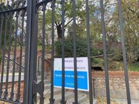 Hidalgo defiende el cierre de parques "por seguridad" tras la caída de 10 árboles y 75 ramas en una alerta roja anterior