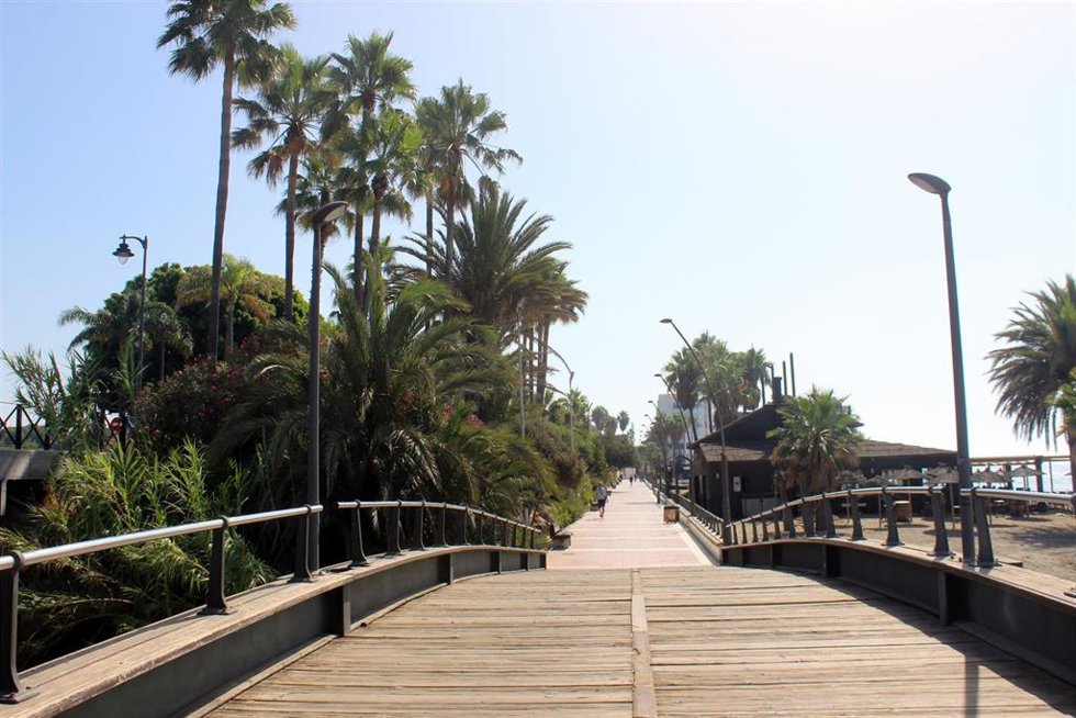 Segundo tramo del paseo marítimo de Estepona (Málaga)