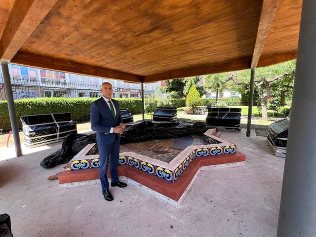 El Alcalde De León, José Antonio Diez, Durante Una Visita A Los Bancos De Zuloaga.