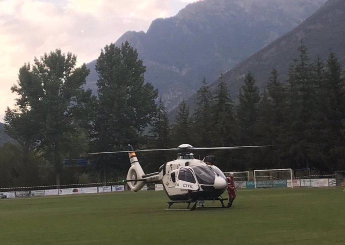 Foto de archivo de un helicóptero de la Guardia Civil, en el Pirineo de Huesca.