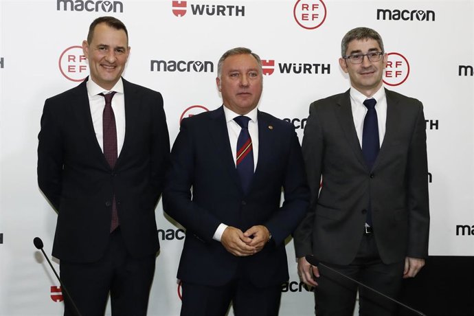 Archivo - El presidente del CTA, Luis Medina Cantalejo, junto a los excolegiados Carlos Clos Gómez y Alberto Undiano Mallenco.