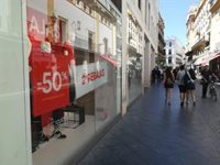 Comerciantes andaluces pedirán ayudas económicas para adaptarse al decreto de ahorro de energía