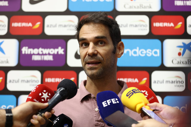 José Manuel Calderón visita a la selección española antes del Eurobasket 2022, y atiende  a los medios.