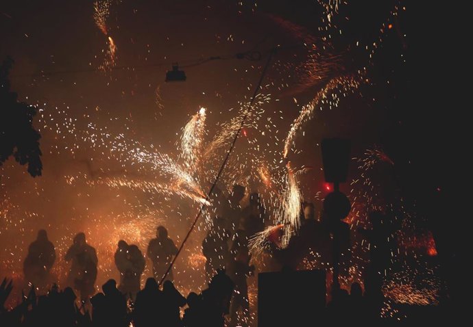 Archivo - Espectáculo de fuego en Paterna