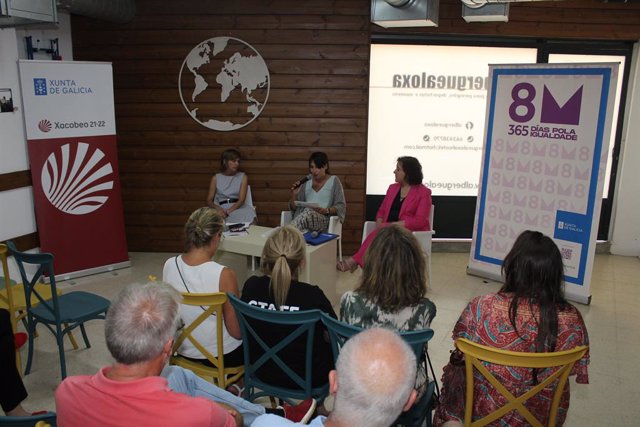 La directora de Turismo de Galicia, Nava Castro, y la conselleira de Promoción do Emprego e Igualdade, María Jesús Lorenzana, presentan un informe sobre el impacto de género en el Camino de Santiago.