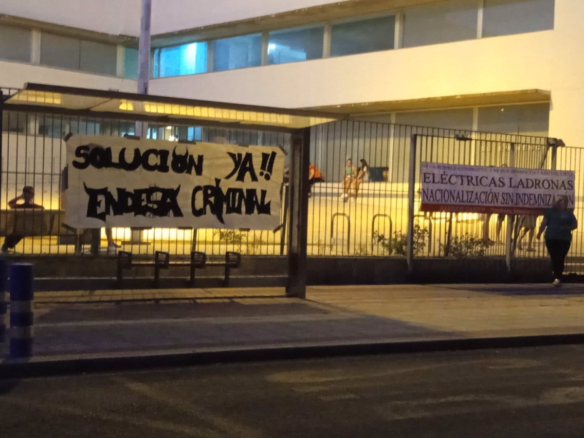 "Sexto día de encierro" por los cortes de luz en Sevilla y los