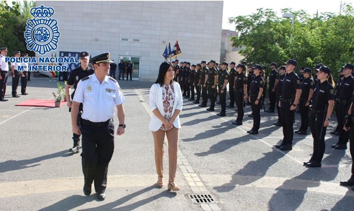 Pase de revista de nuevos agentes en prácticas de la Policía Nacional en Granada